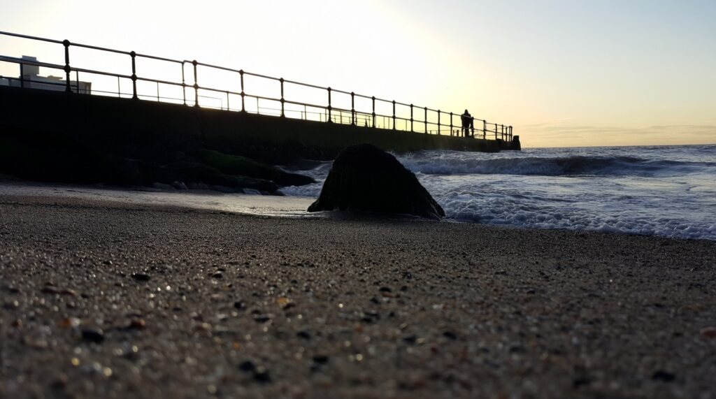 Лучшие закаты у Балтики: точки у моря и в городе для идеального вечера - иллюстрация
